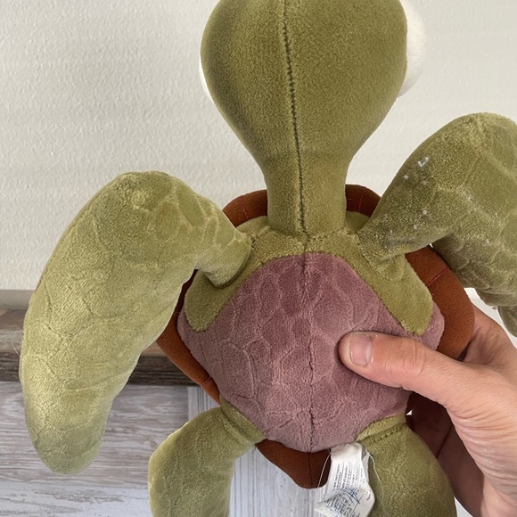 Finding Nemo Sea Turtle Squirt Plush Toy - Picture 5 of 7
